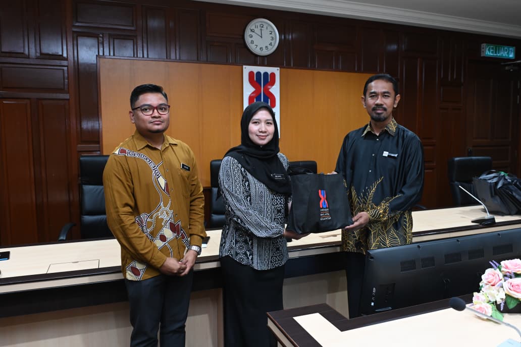 LAWATAN PENANDAARASAN EKOSISTEM KONDUSIF SEKTOR AWAM (EKSA) KOLEJ MATRIKULASI KELANTAN (KMKt) KE UNIVERSITI MALAYSIA KELANTAN (UMK)